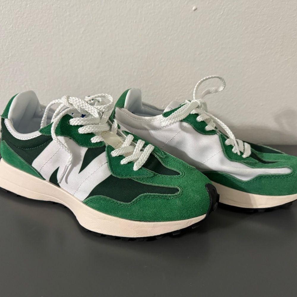New Balance 327 Sneakers